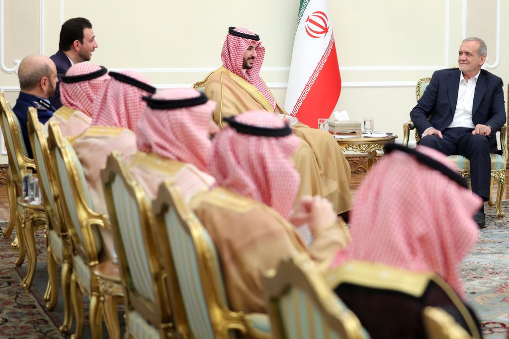 السعودية تطرد 5 دبلوماسيين إيرانيين وتمنحهم 24 ساعة للمغادرة