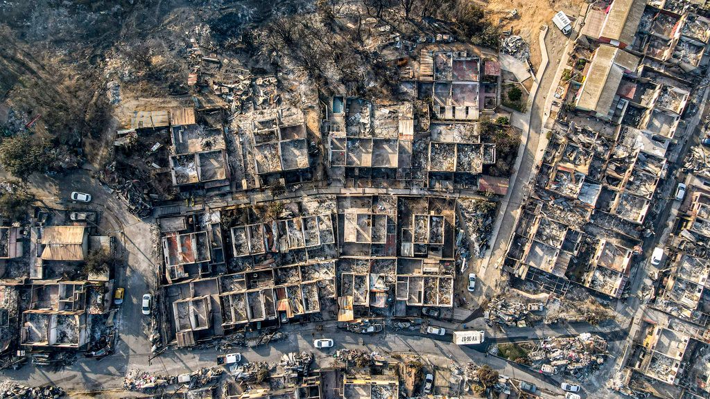Devastadores incendios matan a 112 personas en Chile y aplican medidas de emergencia