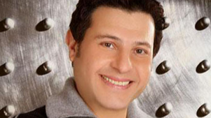 تدهور مفاجئ في صحة هاني شاكر ونقله للعناية المركزة مجددًا