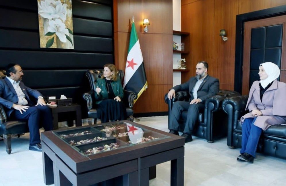 رئيس مؤسسة التراث اليهودي في سوريا هنري حمرا التقى وزيرة الشؤون الاجتماعية والعمل السورية هند قباوات
