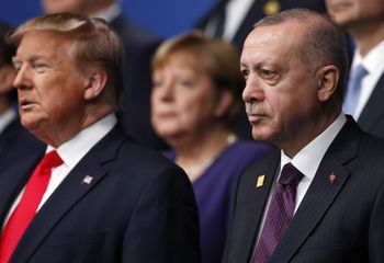 AFP via POOL / PETER NICHOLLS US President Donald Trump (L) and Turkey's President Recep Tayyip Erdogan (R) pose for the family photo at the NATO summit at the Grove hotel in Watford, northeast of London on December 4, 2019.