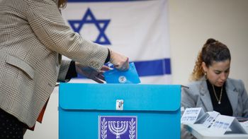 Olivier Fitoussi/Flash90 File photo of Israelis at the ballot box