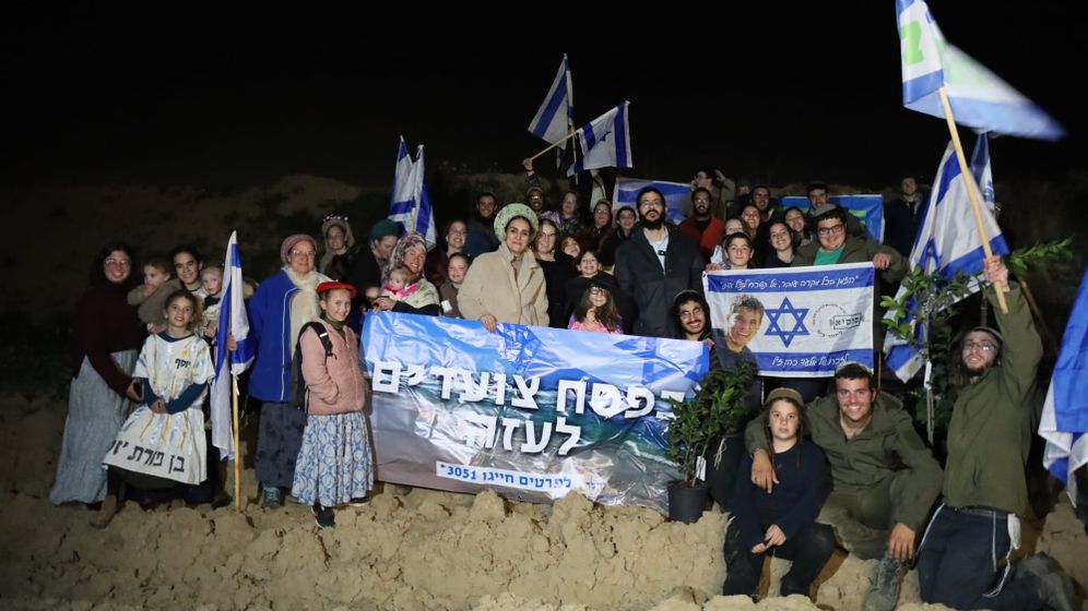 La vice-présidente de la Knesset, Limor Son Har-Melech et des militants de droite du mouvement Nahala pénètrent à Gaza