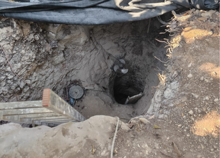 Judée-Samarie : un tunnel de 25 mètres de profondeur rempli d'armes découvert à Qalqilya