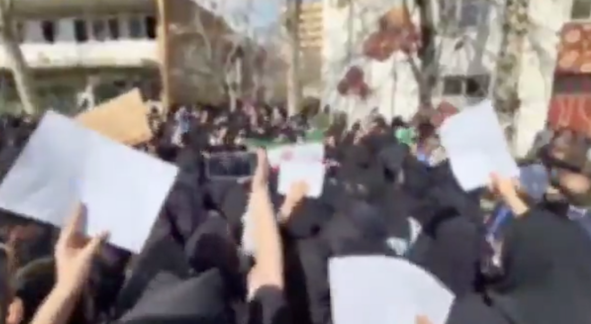 Iran: student chant 'death to Islamic Republic' as protests continue for 3rd day