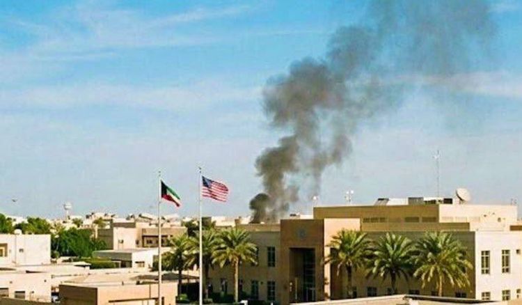 Fumée noire au-dessus de l’ambassade américaine à Koweït City après des frappes iraniennes, le 02.03.2026


