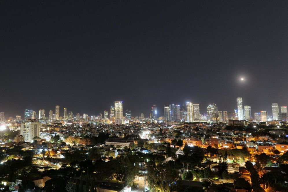 A Gaza rocket flying over Tel Aviv