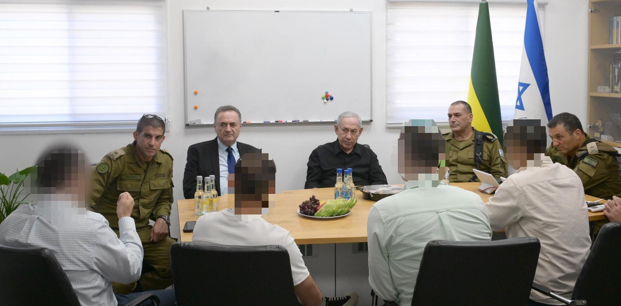 Benjamin Netanyahou rencontre les agents du Shin Bet ayant capturé un haut responsable du Hamas