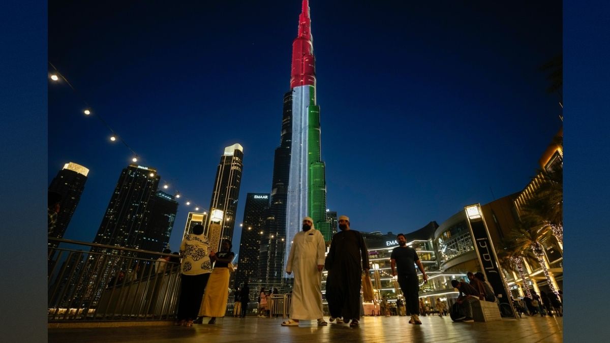 واشنطن تضرب شريان إيران المالي.. عقوبات تستهدف بنكًا إماراتيًا وشبكات غسل أموال