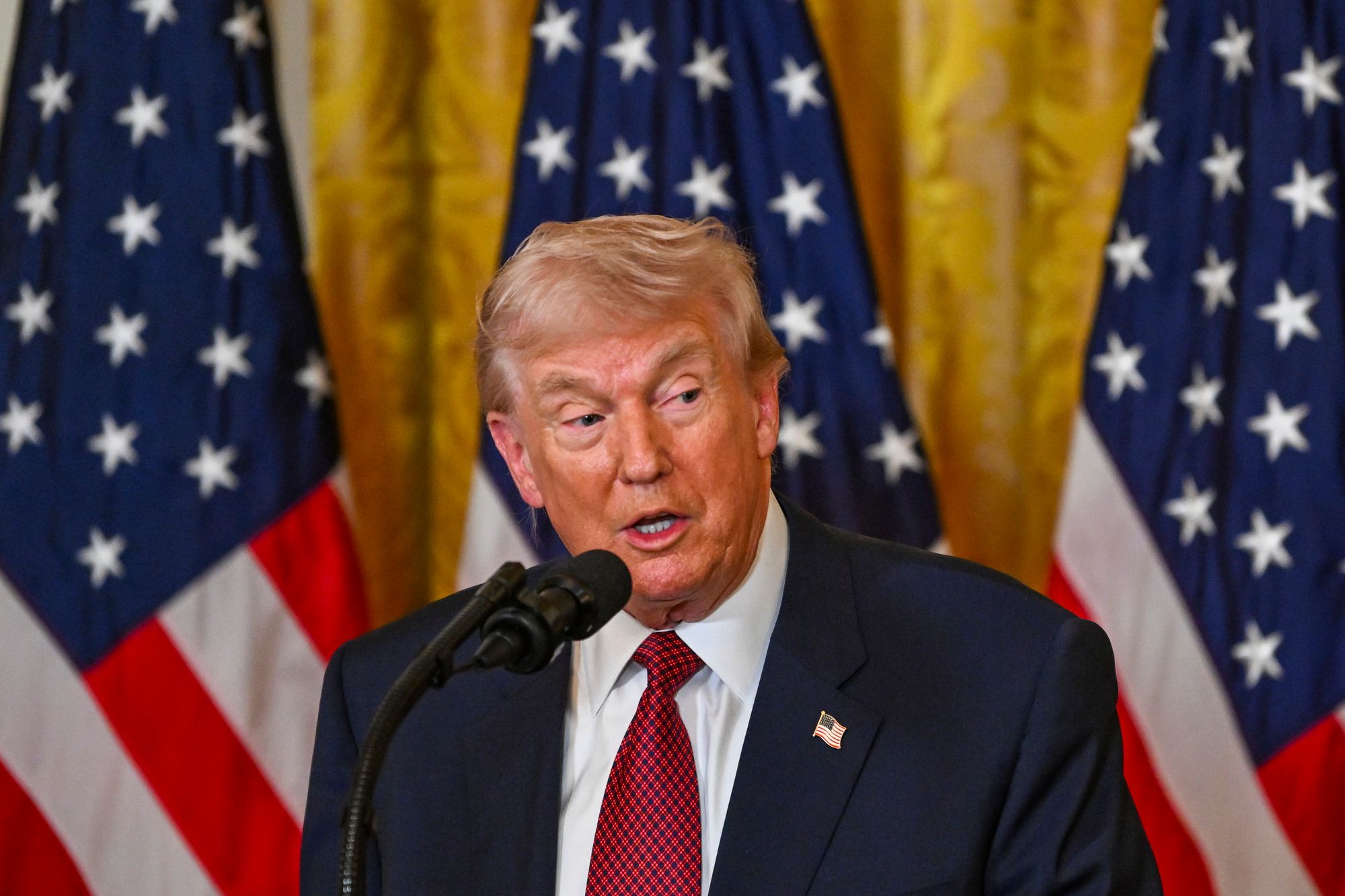 ترامب يعلن الحرب على إيران: "أدعو الشعب - أسقطوا النظام"