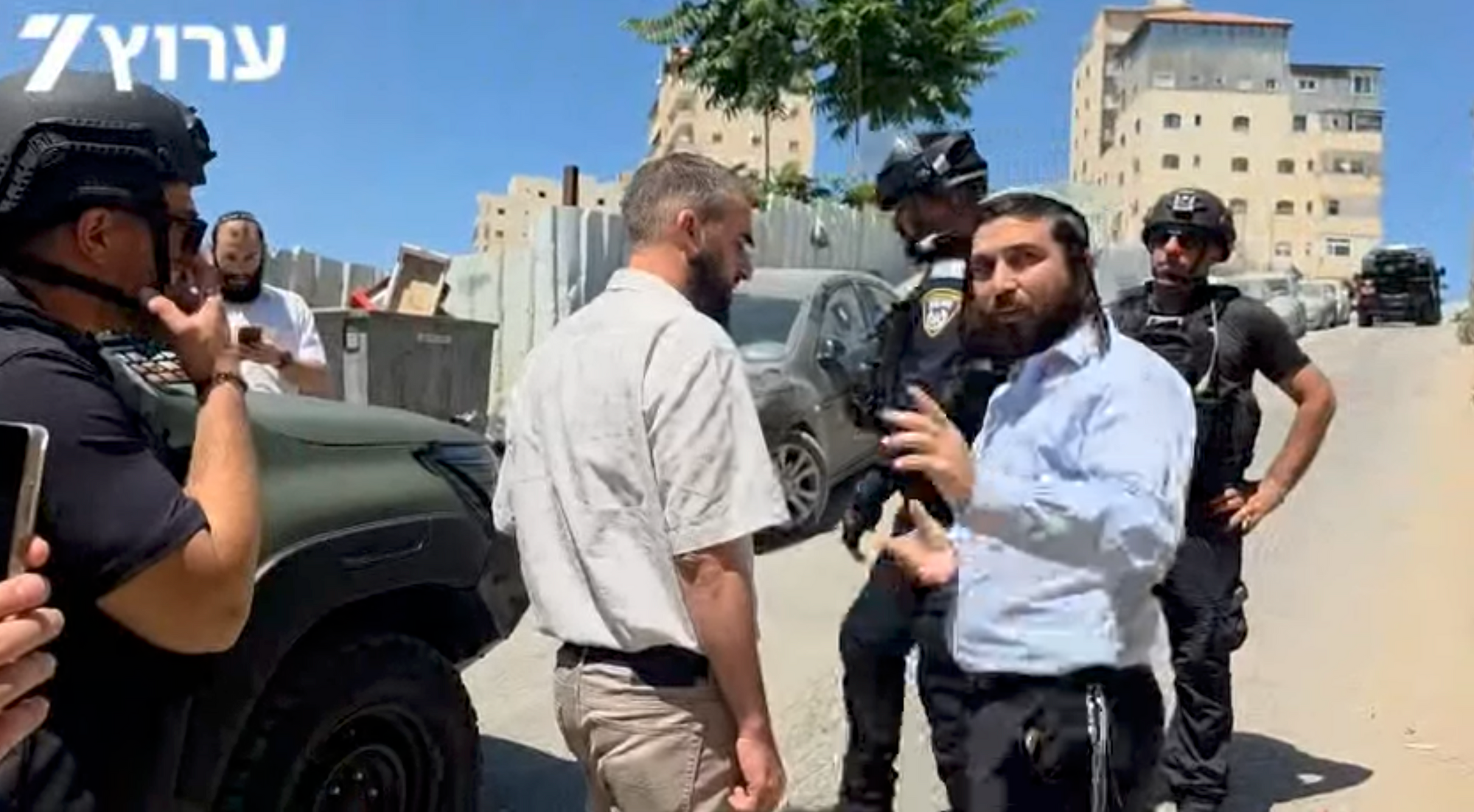 Un député israélien confronte le directeur d’une école de Shuafat accusé de liens avec le Hamas