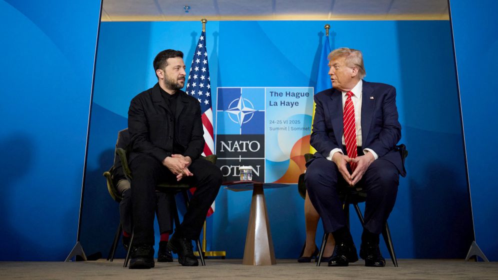 دونالد ترامب، فولوديمير زيلينسكي، في قمة الناتو- ارشيف
