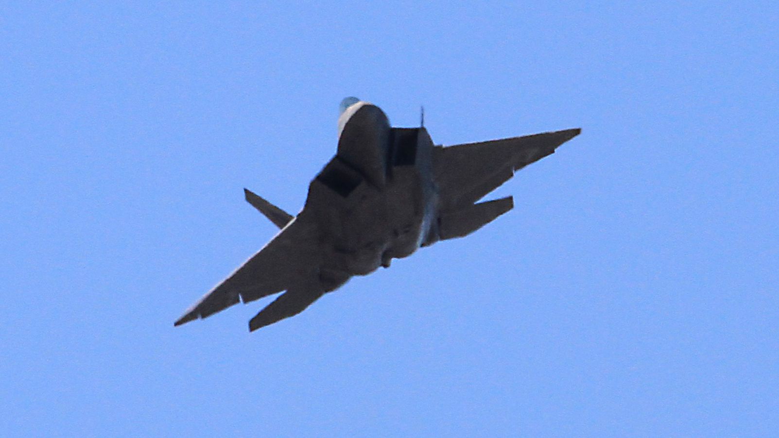 تلميح لإيران؟ مقاتلات F-22 الأمريكية، من بين المقاتلات الأكثر تقدمًا في العالم، ستنشر في إسرائيل