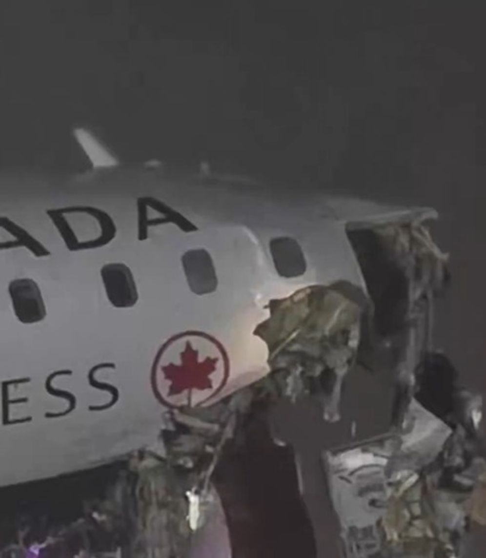 רשתות חברתיות תאונה קטלנית בשדה תעופה בניו יורק: שני אנשי צוות נהרגו