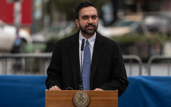 Le maire de New York, Zohran Mamdani, s'exprime lors d'une conférence de presse, le 7 janvier 2026, dans le quartier du Queens à New York. 