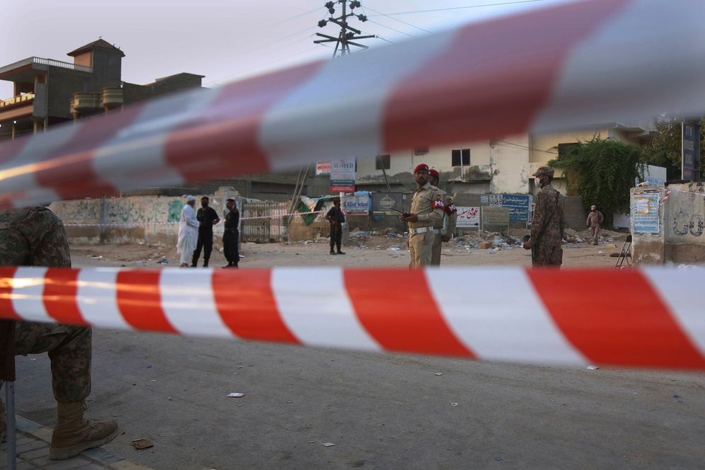 Des soldats de l'armée pakistanaise et des commandos de la police