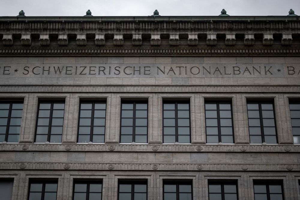 يُنظر إلى المقر الرئيسي للبنك الوطني السويسري قبل مؤتمر صحفي ربع سنوي حول النمو الاقتصادي وآفاق السياسة النقدية في زيورخ ، سويسرا.