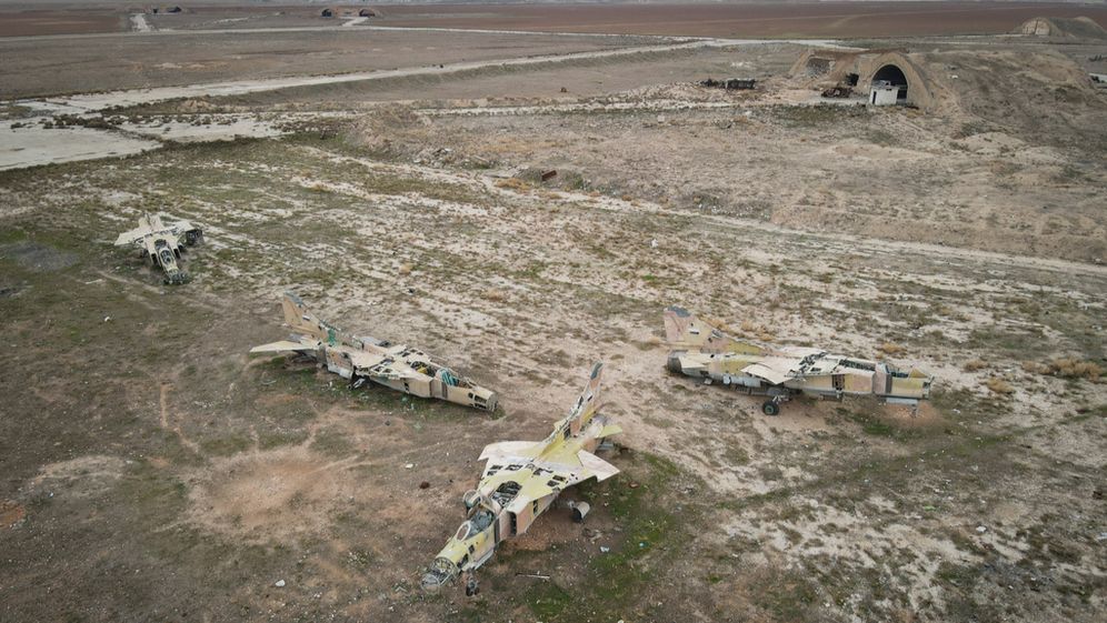 ASSOCIATED PRESS הבסיס האווירי בסוריה לאחר התקיפה הישראלית
