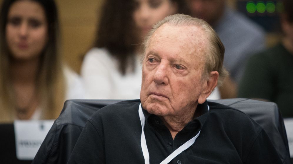 איש העסקים והפילנתרופ מוריס קאהן, ארכיון