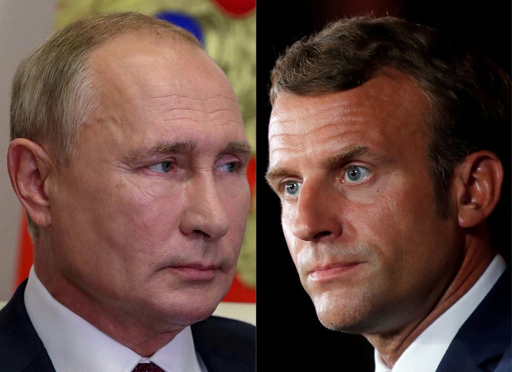 Le président russe Vladimir Poutine à la résidence d'État de Novo-Ogaryovo, et le président français Emmanuel Macron à la résidence des Pins, au Liban, à Beyrouth le 1er septembre 2020