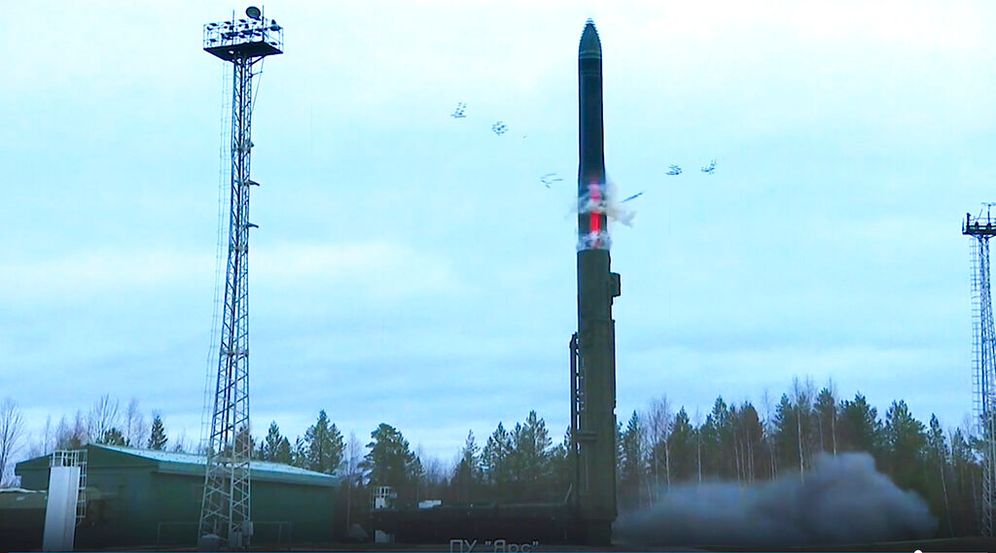 Archive - Un missile balistique intercontinental Yars est testé dans le cadre d'exercices nucléaires russes depuis un site de lancement à Plesetsk, dans le nord-ouest de la Russie.