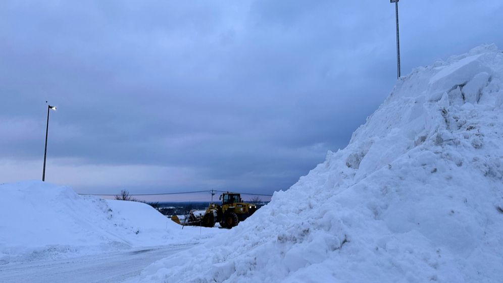 מפלסת שלג בפינוי שלג במדינת ניו יורק, ארצות הברית, 22.01.26