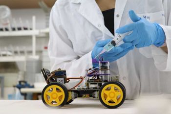 Israeli robot that can 'smell' using biological sensor.