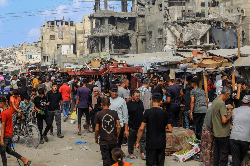 Palestinians shop at a market in Khan Yunis, in the southern Gaza Strip, September 25, 2026. 