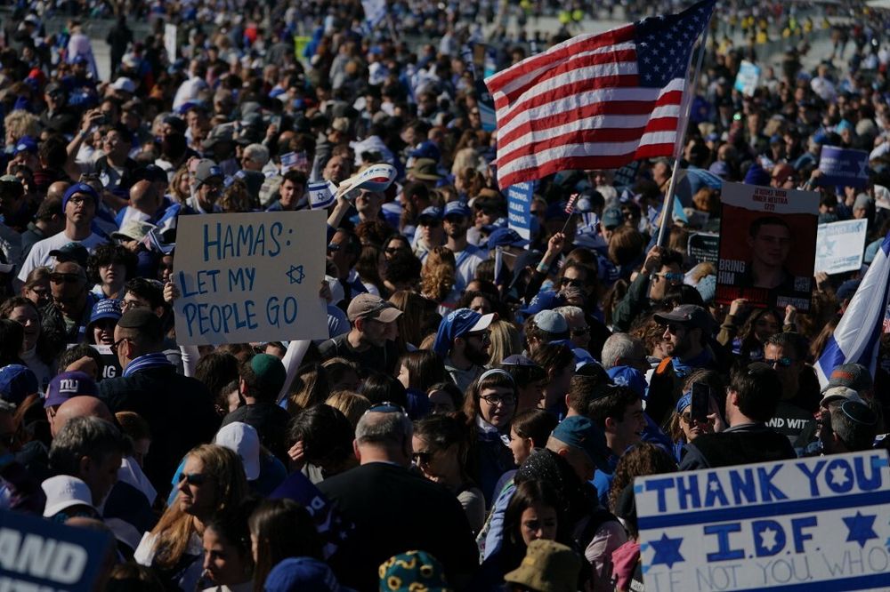 Des manifestants soutenant Israël se rassemblent pour dénoncer l'antisémitisme et demander la libération des otages israéliens, à Washington, le 14 novembre 2023