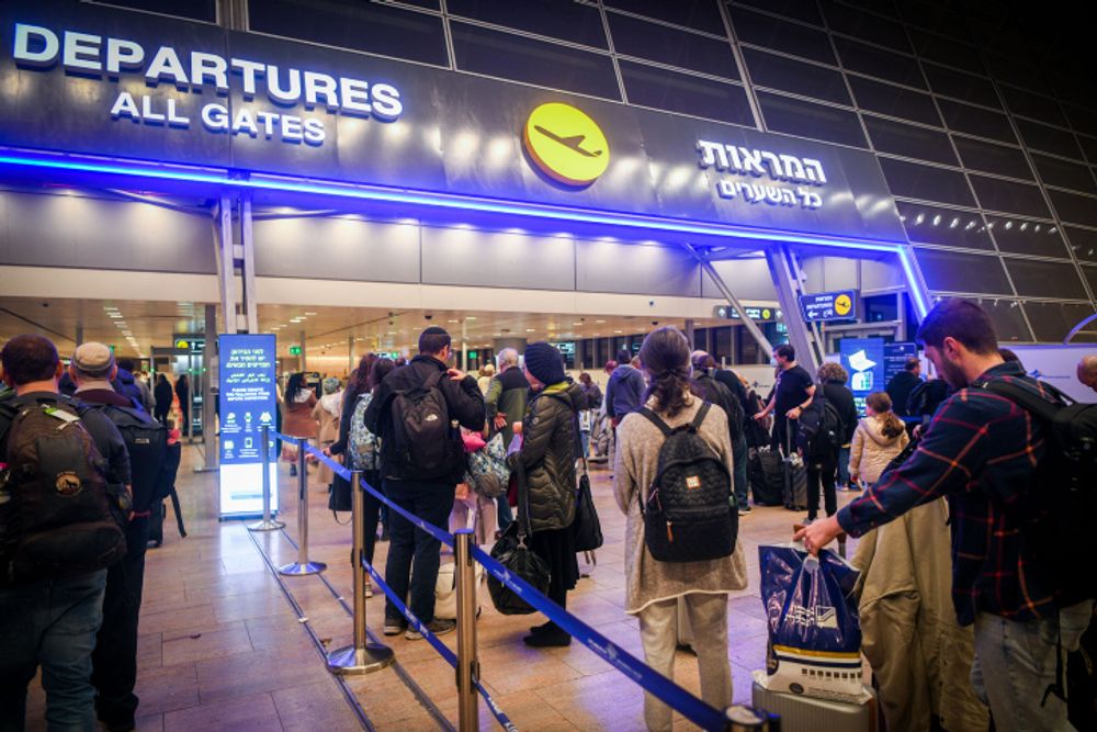 Voyageurs à l'aéroport international Ben Gourion