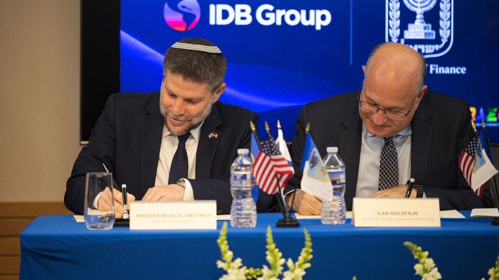 David Herzman, Embassy of Israel سموتريتش ورئيس البنك الأمريكي للتنمية وقّعا على إعلان نوايا لإنشاء صندوق "اتفاقيات يتسحاق".