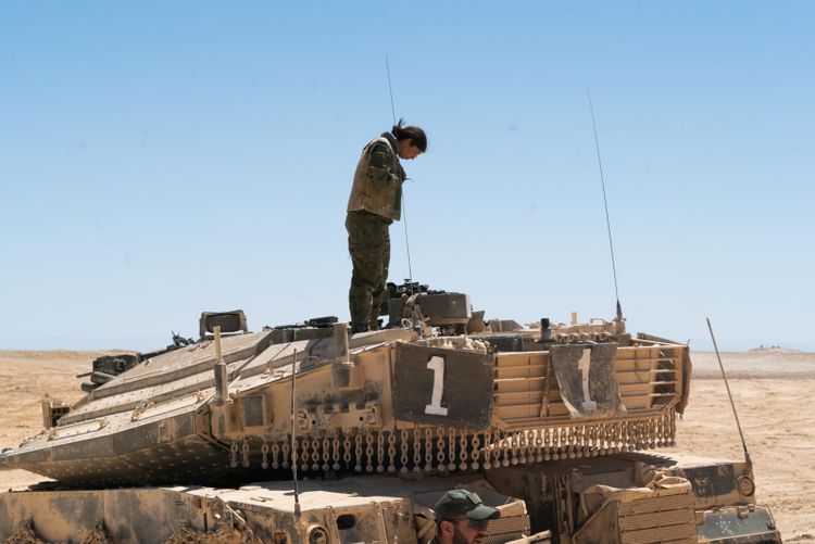 Exército de Israel aprova mulheres como combatentes de tanques na fronteira Unidade do porta-voz da IDF
