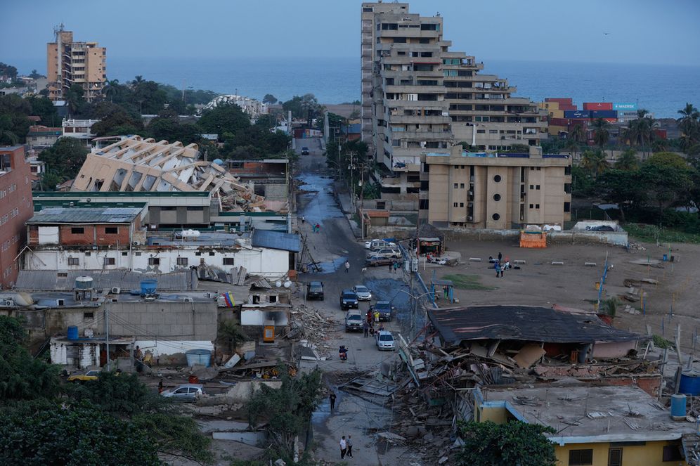Resident walk among damaged building after an earthquake in La Guaira, Venezuela, June 25, 2026