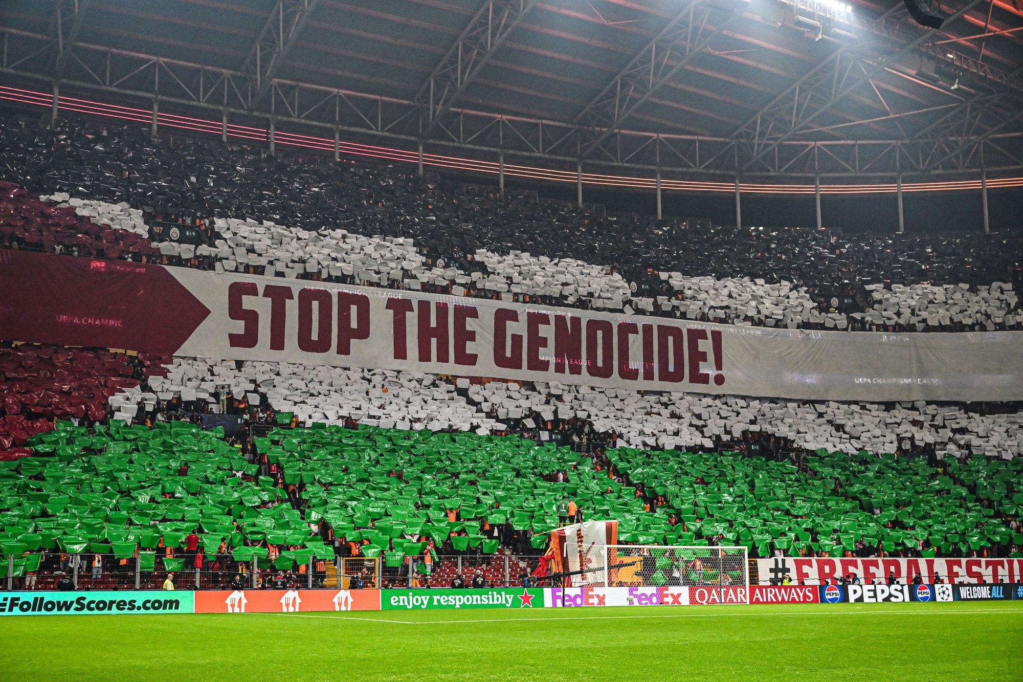 Ligue des champions : une banderole géante "Stop the genocide" déployée par les supporters du Galatasaray