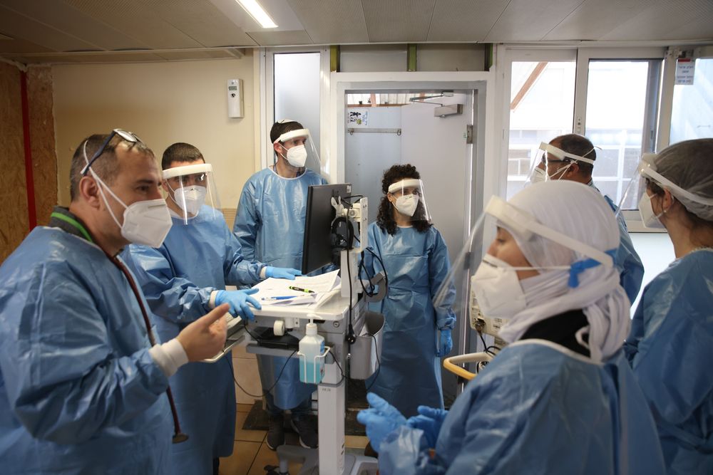 Des membres de l'équipe de l'hôpital Ziv de la ville de Tzfat, dans le nord d'Israël, le 1er février 2022