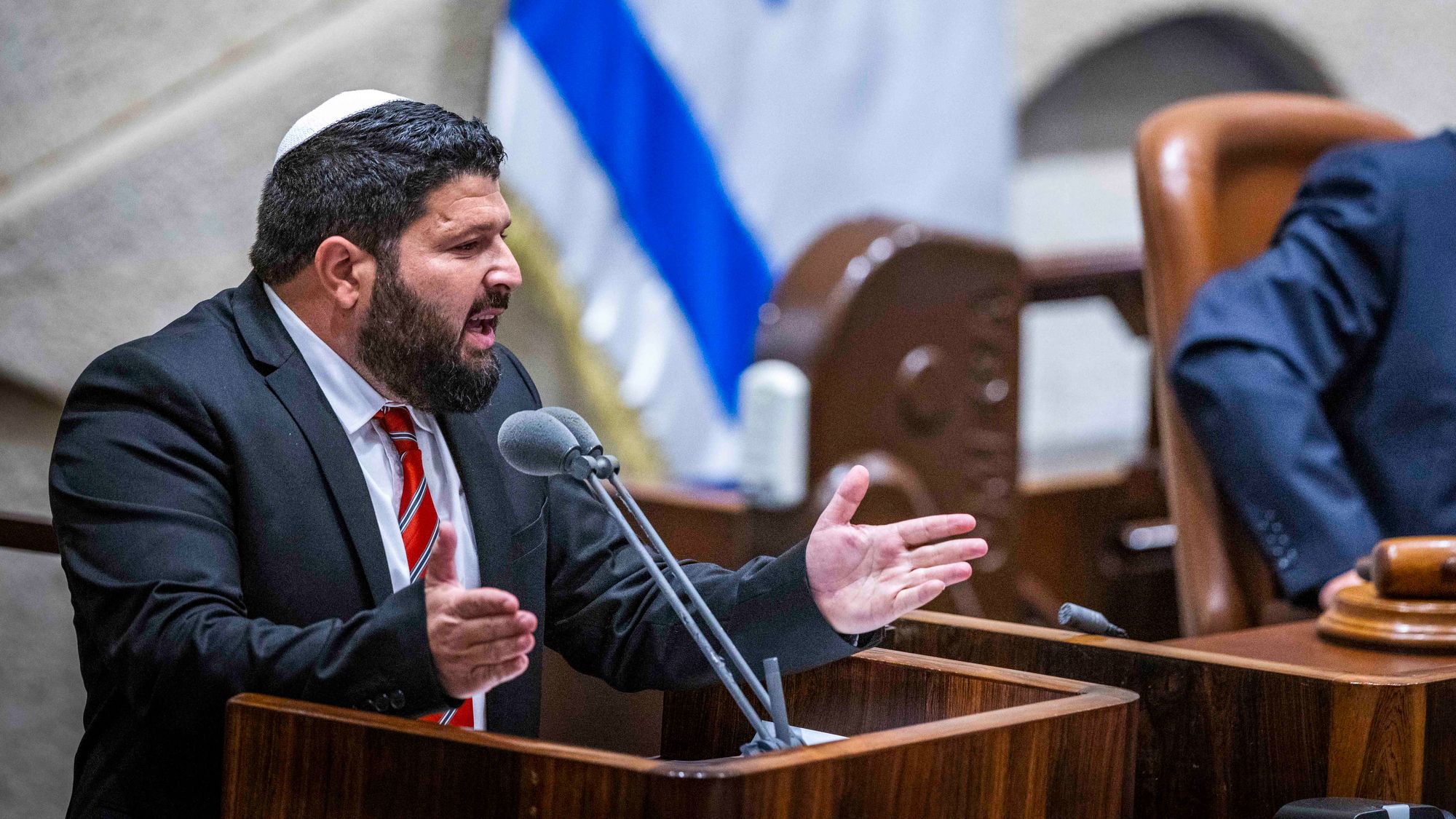 كشف مثير للجدل: اسم عميل الشاباك في غزة يذكر على منصة الكنيست رغم الرقابة العسكرية