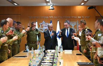 Prime Minister Netanyahu raises a toast to Rosh Hashanah with the General Staff Forum