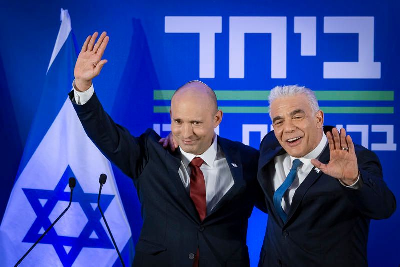 Un bloc de gauche soutenu par les partis arabes : le Likoud attaque l'alliance Bennett-Lapid