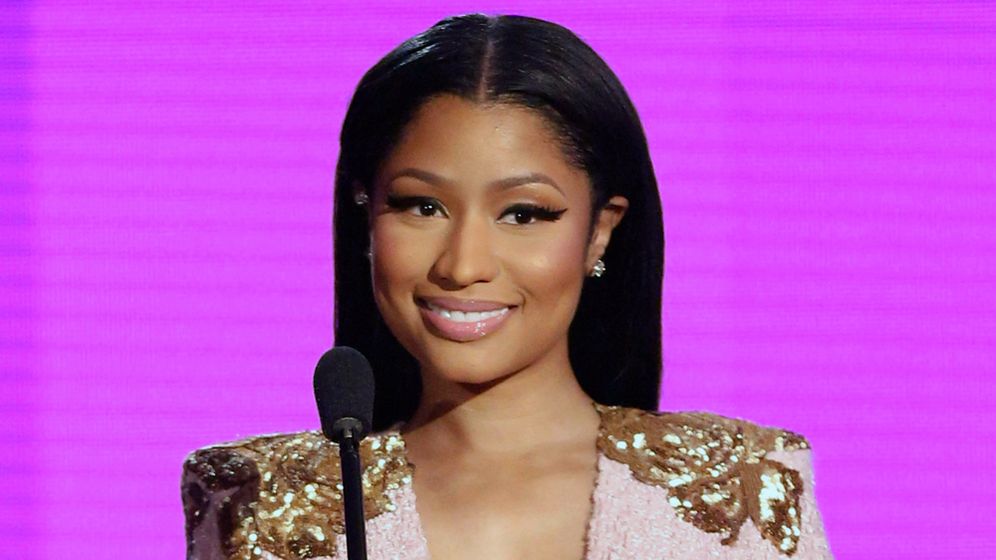 הזמרת ניקי מינאז', ארכיון