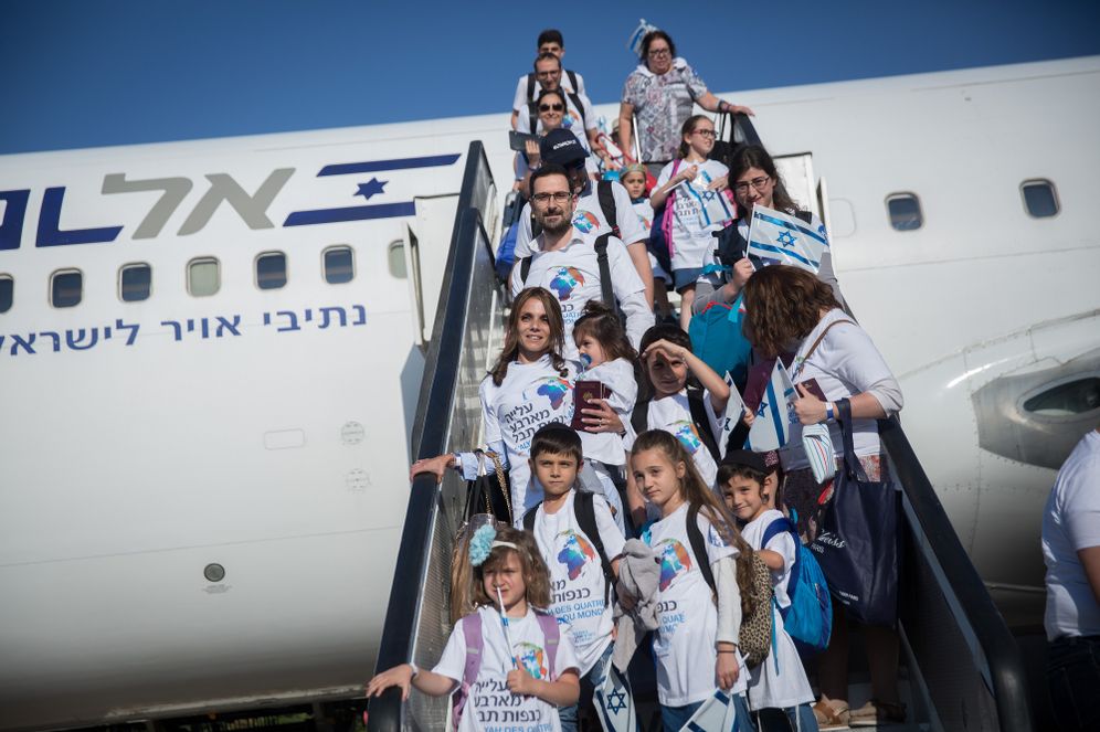 Some 300 new immigrants from France arrive on a special " Aliyah Flight" organized by the Jewish Agency, at Ben Gurion airport in central Israel on July 23, 2018