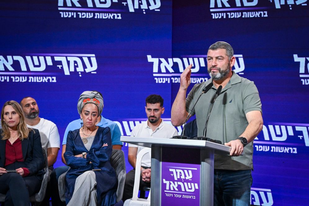 Avshalom Sassoni/Flash90 Amcha Israel party chairman and former Israeli army general Ofer Winter speaks during a press conference in Tel Aviv, following the resignation of party candidate Davidi Ben Zion and amid allegations of political pressure against the party, ahead of Israel’s upcoming general elections, October 14, 2026.