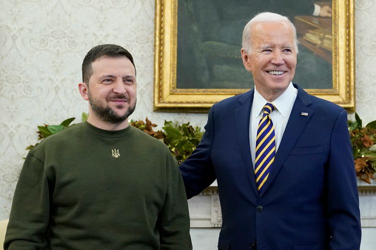 Ukrainian President Volodymyr Zelensky  and US President Joe Biden