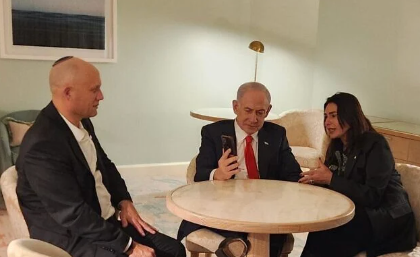 Benjamin Netanyahou échange avec Elon Musk sur l’IA et les véhicules autonomes