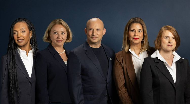 Naftali Bennett, a décidé d’intégrer quatre nouvelles candidates à sa liste pour la Knesset : Orly Harel, Bruria Naim Arman, Esti Ayalon Kobo et Olesia Kantor.