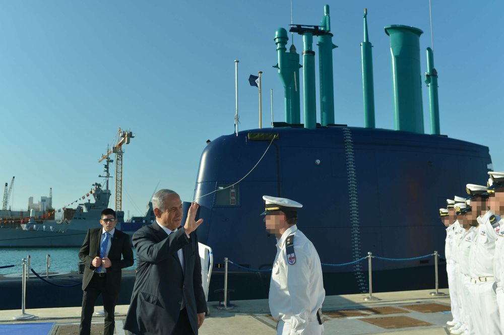 ARCHIVE - Prime Minister Netanyahu next to the submarine