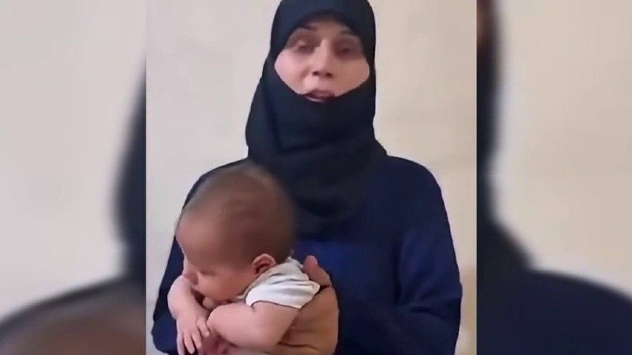 في سوريا الشرع : طفل للبيع كي لا يموت جوعا.. الفقرُ يدفعُ السوريينَ إلى أقسى الخياراتِ