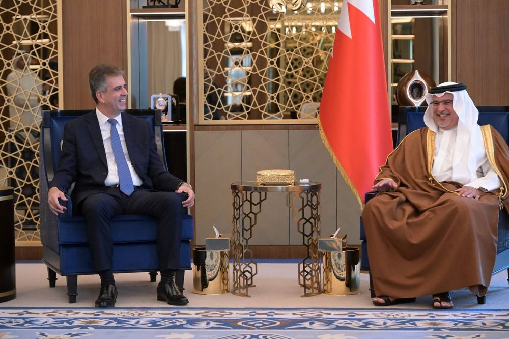Israel's Foreign Minister Eli Cohen (L) with the Crown Prince of Bahrain Salman bin Hamad Al Khalifa in Manama, Bahrain.