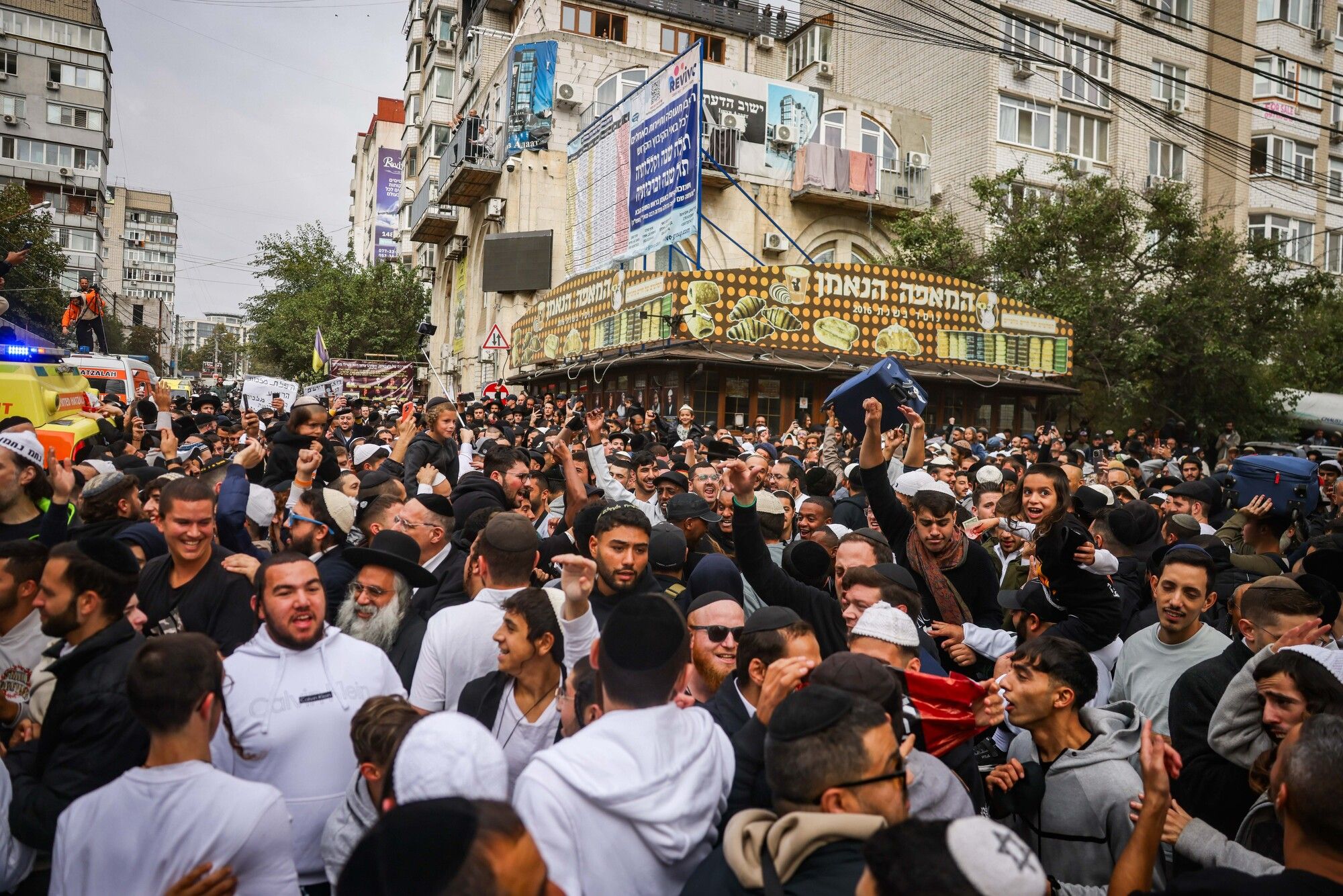 انهيار المحادثات مع الحكومة الإسرائيلية والحكومة المولدوفية، وتحويل الرحلة إلى أومان عبر رومانيا