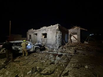 Lieu de l'impact de missile iranien à Zarzir, dans le nord d'Israël, le 13.03.2026