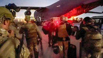 כוחות הדיוויזיה המוטסת ה-82 של צבא ארצות הברית מסייעים בפינוי האמריקנים מאפגניסטן, ארכיון
